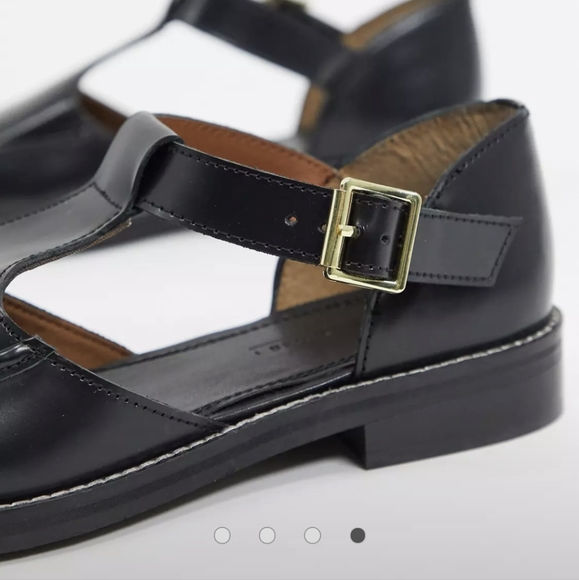 ASOS DESIGN Wide Fit Vonnie leather flat shoes in black - Picture 2 of 6